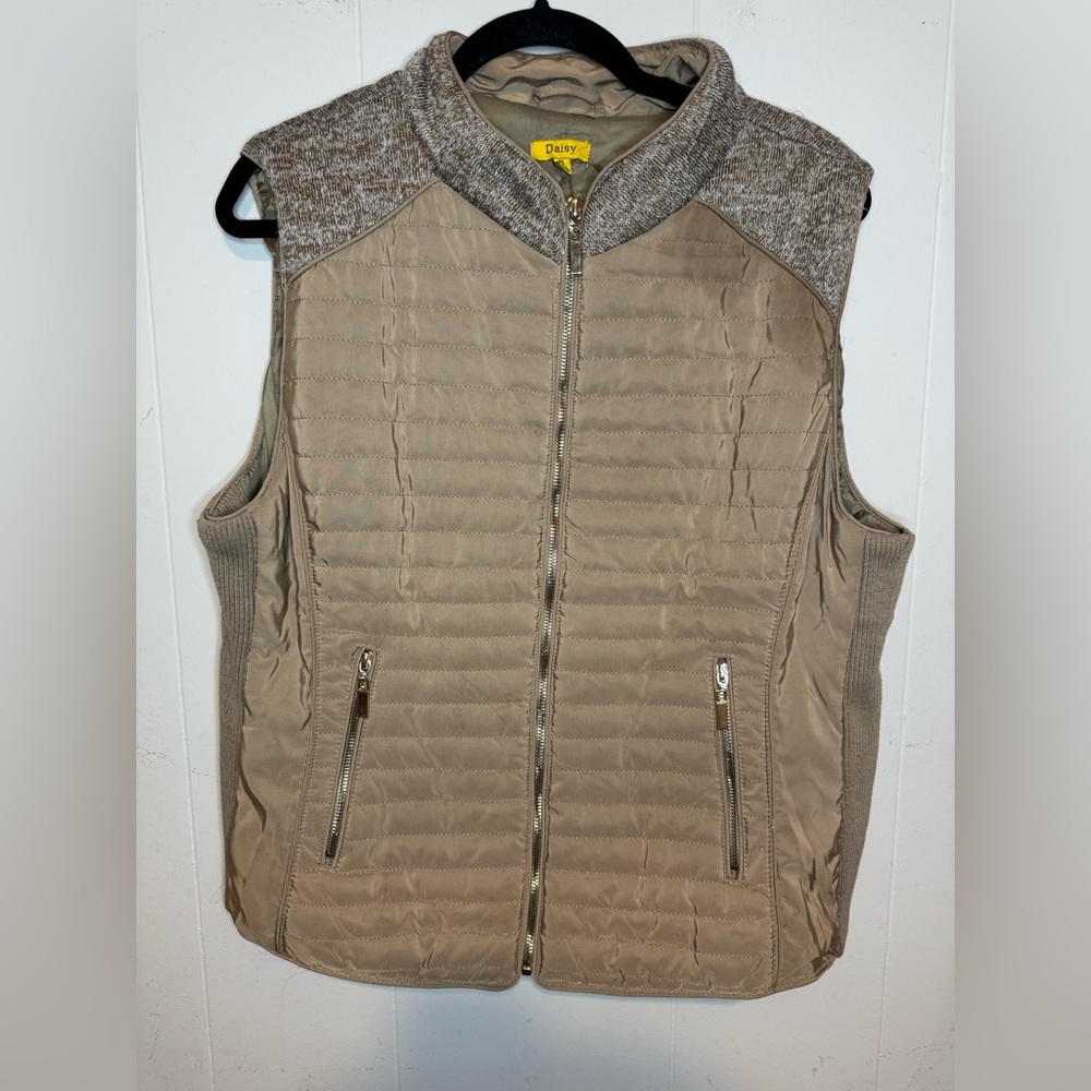 Daisy Beige and Gray Men's Quilted Vest